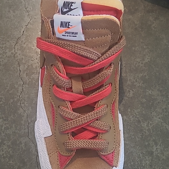 NWOT Nike  Blazer Low Sacai British Tan Sneakers Womens Sz 8.5 - Picture 6 of 12
